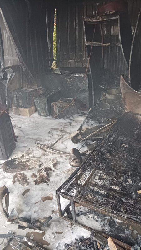 Hatay'da alevlere teslim olan konteyner kullanılamaz hale geldi