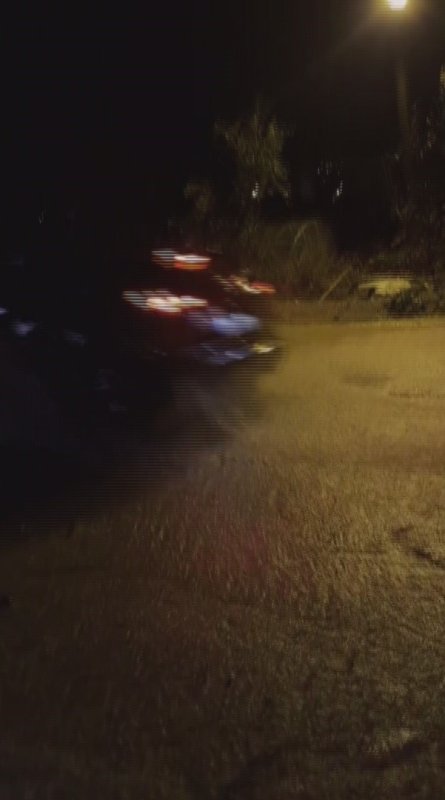 Çukura düşen araçları durdurmaya çalıştı, başarısız oldu