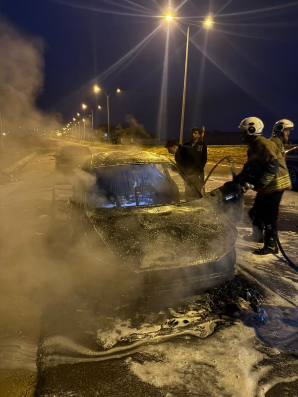 Hatay’da otomobil alevlere teslim oldu