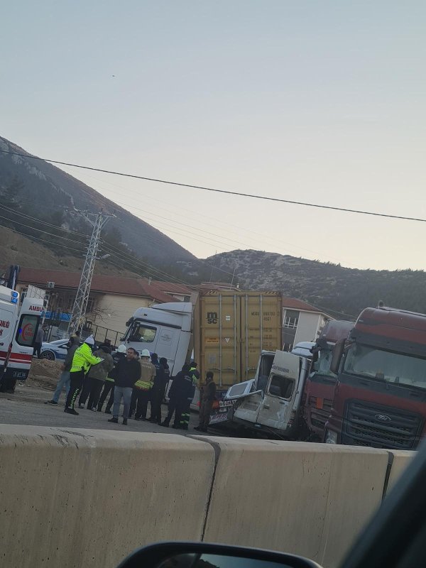 Hatay'da 12 aracın karıştığı kazada 11 kişi yaralandı