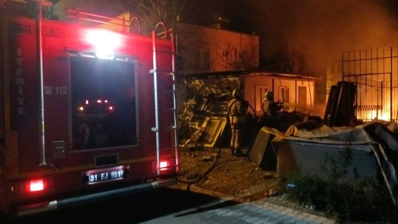 Payas’ta hurdalık alan alevlere teslim oldu