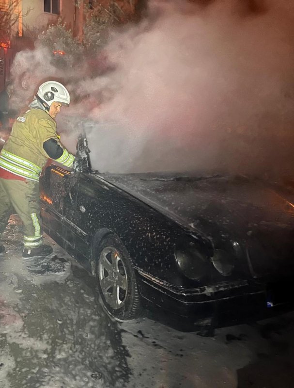 Defne’de otomobil alevlere teslim oldu