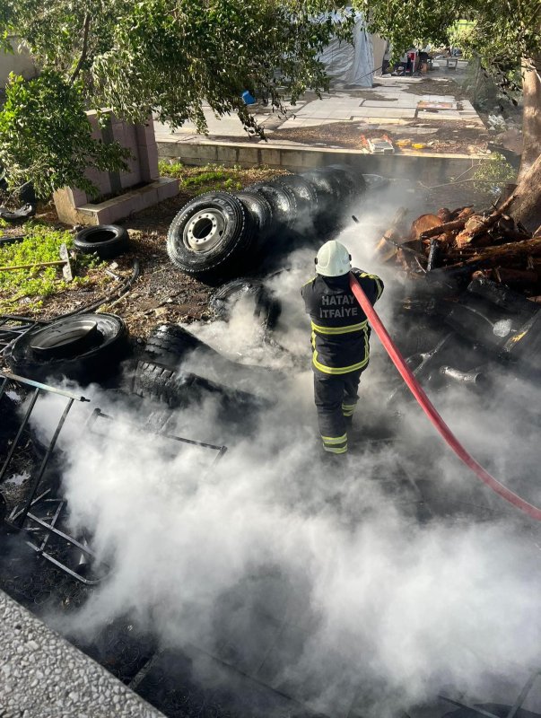 Arsuz’da hurdalık yangını