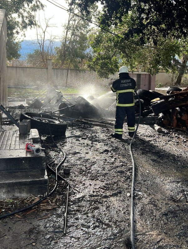 Arsuz’da hurdalık yangını