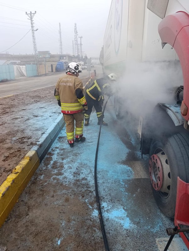 Hatay'da Tır Yangını Kontrol Altına Alındı