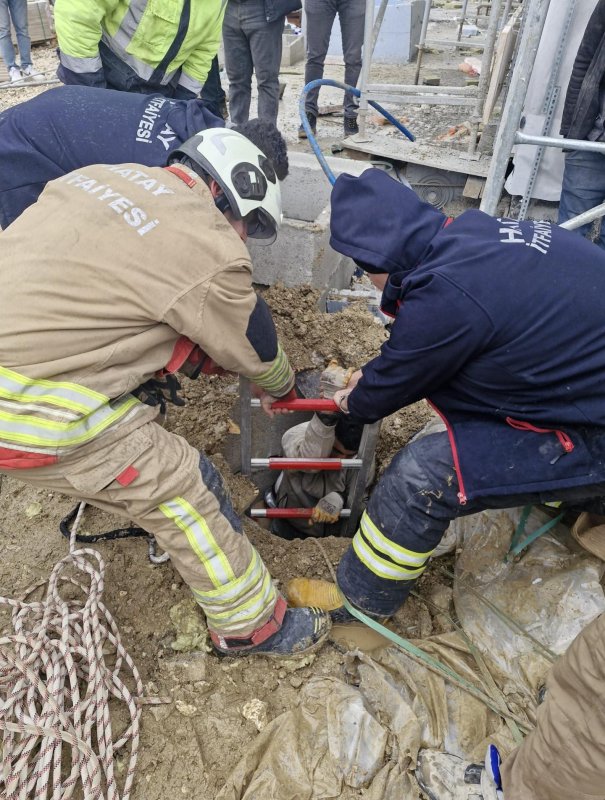 Hatay'da Kuyuya Düşen Vatandaş Kurtarıldı
