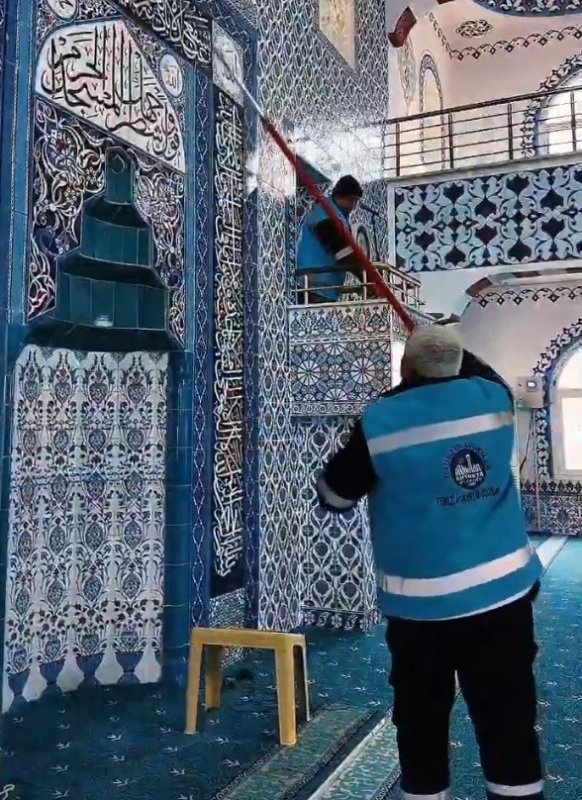 Antakya Belediyesi, camilerde temizlik faaliyetlerini sürdürüyor