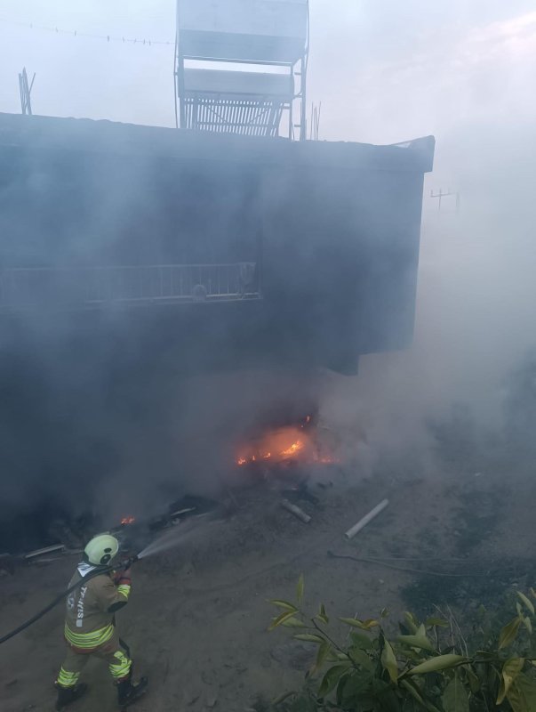 Altınözü’nde odunluk yangını