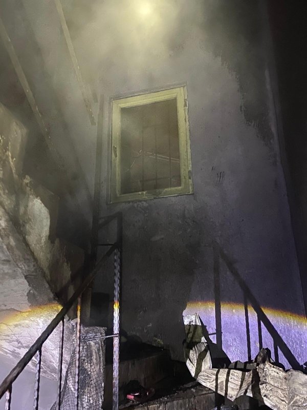 Yanan evdeki 7 kişilik aileyi itfaiye kurtardı