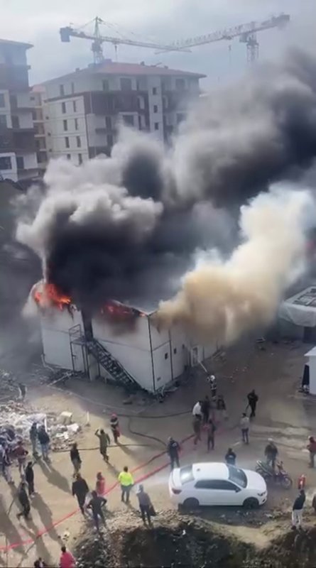 Konteyner yatakhane alevlere teslim oldu