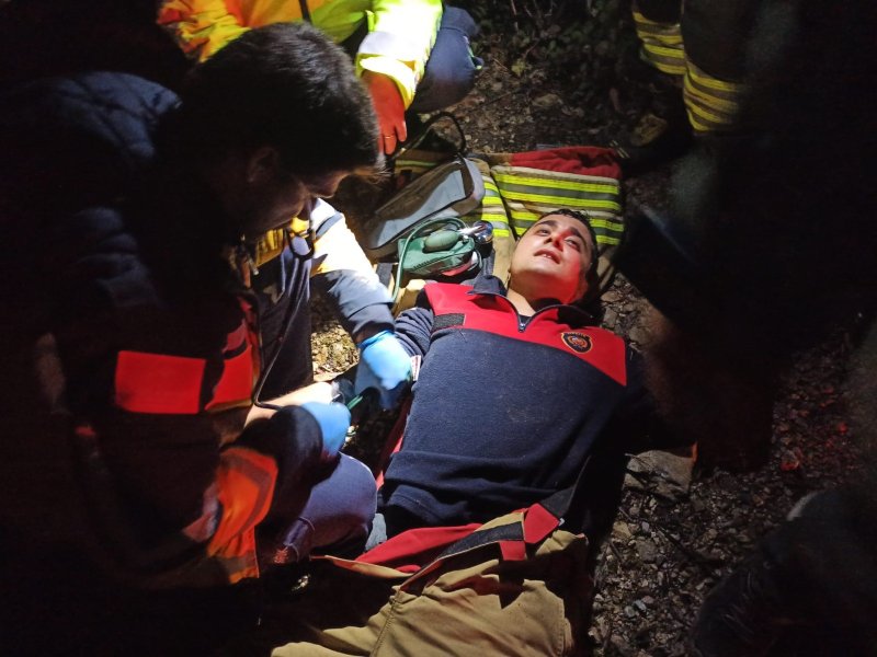 Hatay'da dereye uçan operatörü kurtaran 4 itfaiye personeli zehirlendi