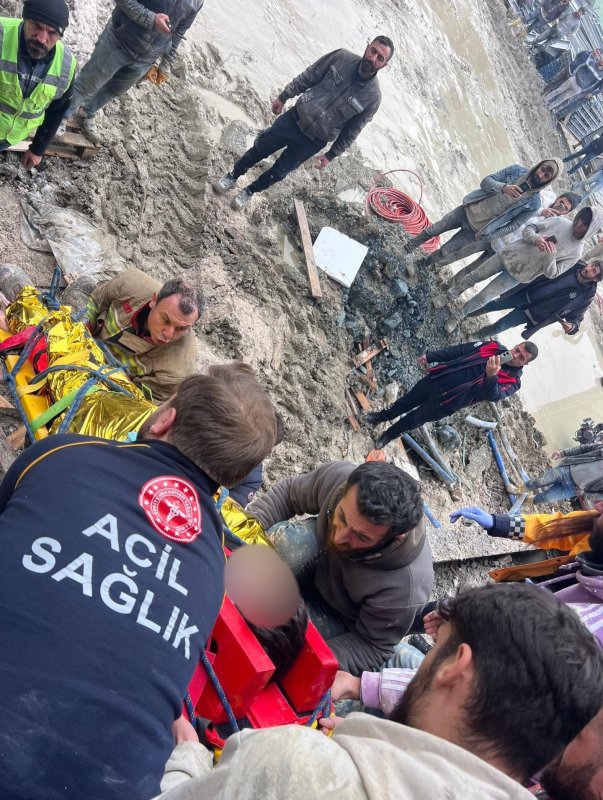 Antakya’da asansör boşluğuna düşen işçi yaralandı