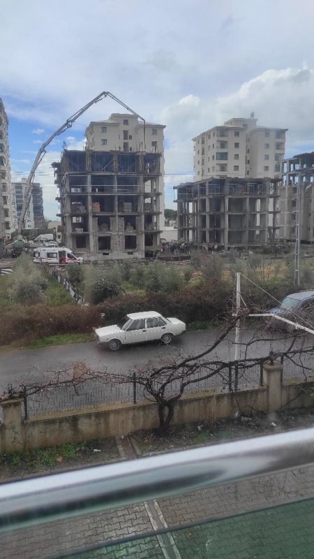 İnşaatın 5'inci katından düşen işçi öldü