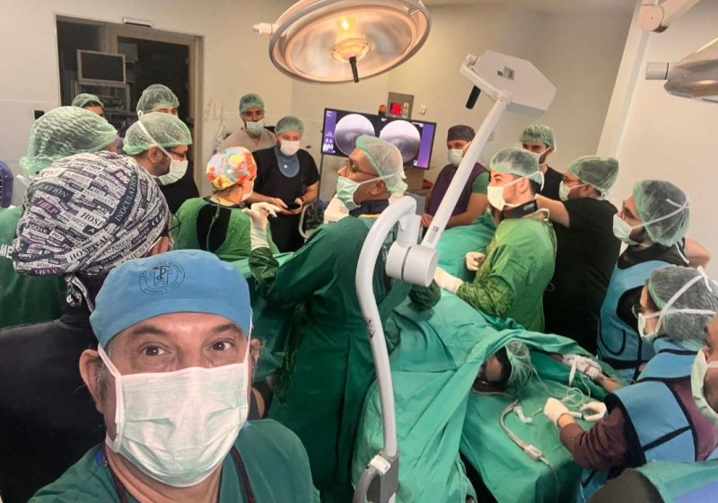 HATAYLI PROFESÖR HURİ’DEN BAŞARILI OPERASYON 