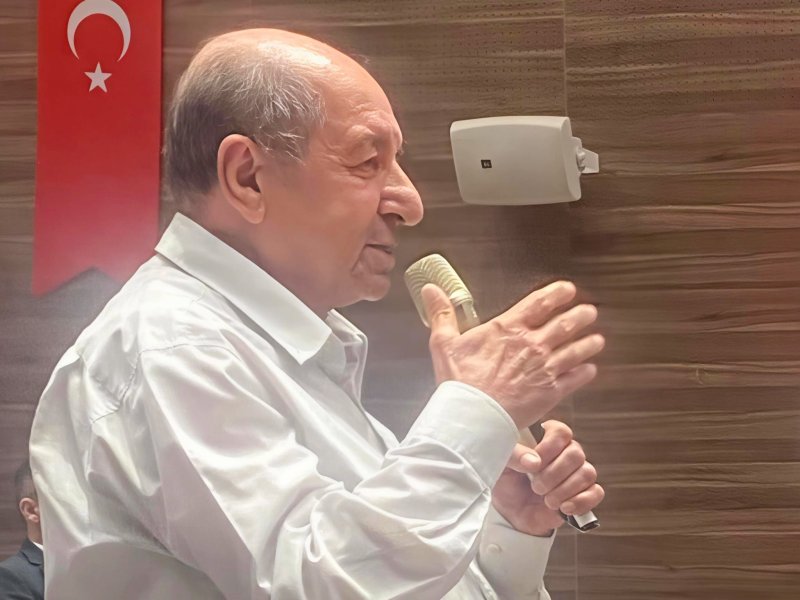 Cumhurbaşkanlığı Yerel Yönetimler ve Afat Politikaları Kurulu Üyesi Prof. Dr. Şükrü ERSOY (Deprem Gerçeği ve Yapılanma),  İstanbul Üniversitesi Siyasal Bilgiler Fakültesi Öğretim Üyesi Prof. Dr. Kıvanç ULUSOY (Hatay’ın Türkiye ve Bölge Coğrafyası İçin Önemi),  Harran Üniversitesi İlahiyat Fakültesi Öğretim Üyesi Prof. Dr. Celil ABUZER (İnsanî Değerler ve Ahlâk),  Çukurova Üniversitesi İktisadi ve İdari Bilimler Fakültesi Öğretim Üyesi Prof. Dr. Hakkı ÇİFTÇİ (Çağımızda Milli ve Manevi Değerlerin Önemi),  İstanbul ASİ-DER Başkanı Dr. Tevfik USLUOĞLU (Hatay’da Kültür ve Medeniyet),  Samsun Üniversitesi Tıp Fakültesi Öğretim Üyesi Prof. Dr. Ergin KARİPTAŞ (Depremin Neden Olduğu Hastalıklar ve Önlemi). Oturumun son kısmında konuşmacılar dinleyicilerin sorularını cevapladı.