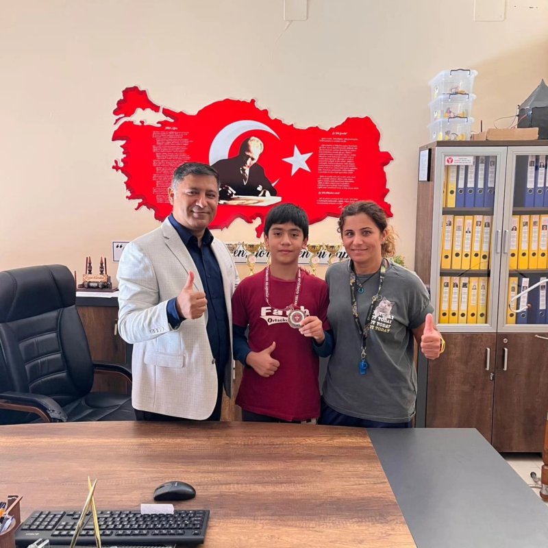 Hataylı öğrenci ödülünü Gazze’ye bağışladı