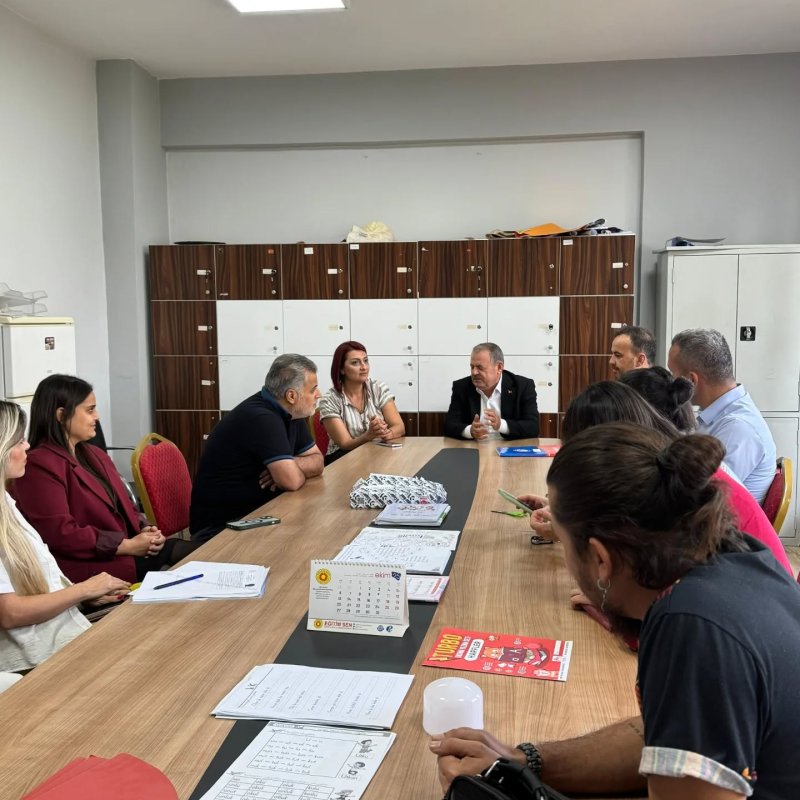 BAYRAKDAR’DAN EĞİTİM ÇALIŞANLARINA MORAL ZİYARETİ