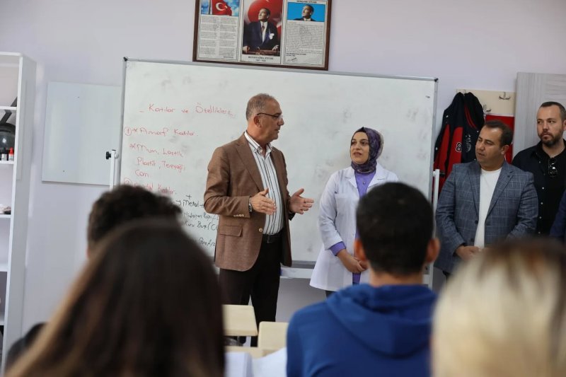 YAPAR: “EĞİTİME DESTEK EN GÜZEL GÖREVİMİZ”