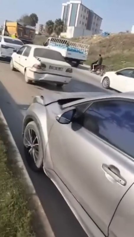 Antakya’da zincirleme kaza: 5 araç birbirine girdi 