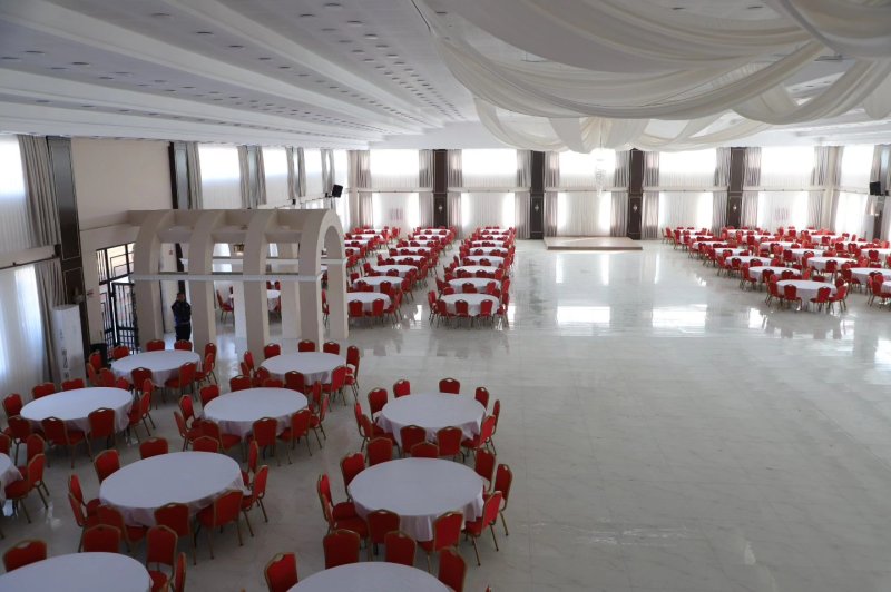 ALTINÖZÜ’NDE MODERN DÜĞÜN SALONU AÇILDI