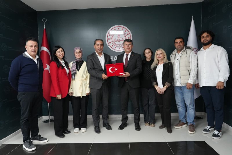 İSMİ DEĞİŞEN OKUL YÖNETİMİ ZİYARETLERDE BULUNDU