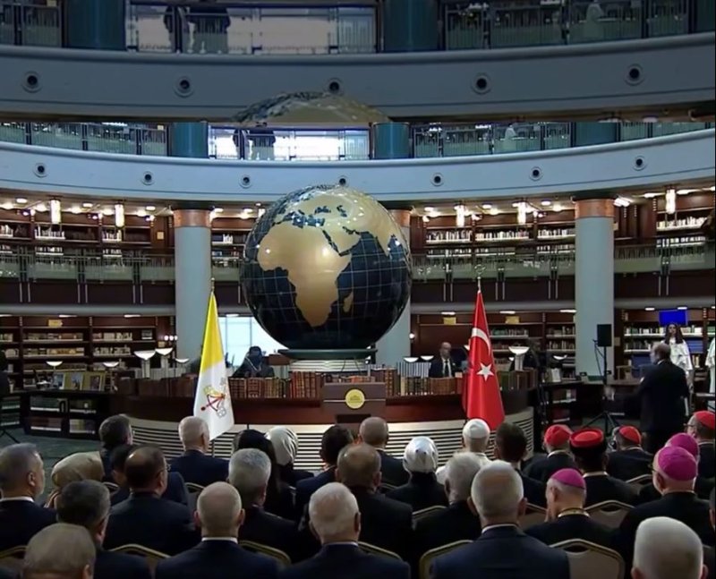 MEDENİYETLER KOROSU PAPA İÇİN SÖYLEDİ