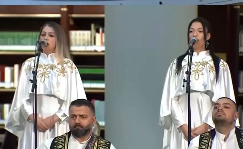 MEDENİYETLER KOROSU PAPA İÇİN SÖYLEDİ