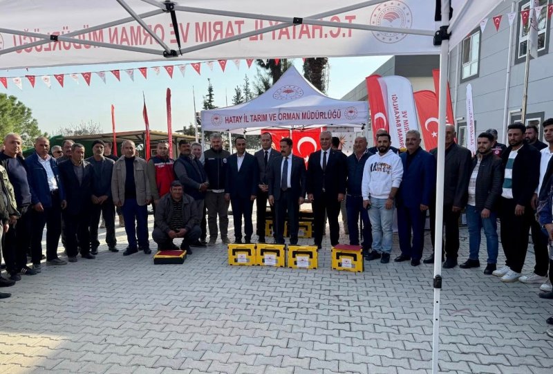 HATAYLI ÇİFTÇİLERE KIRKMA MAKİNELERİ DAĞITILDI