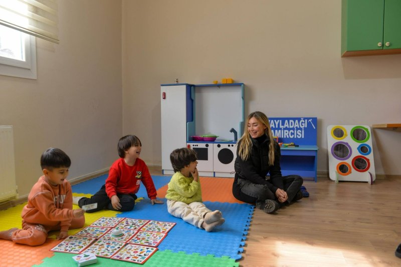 Rekortmen sporcu Şahika Ercümen Hatay’da öğrencilerle buluştu 