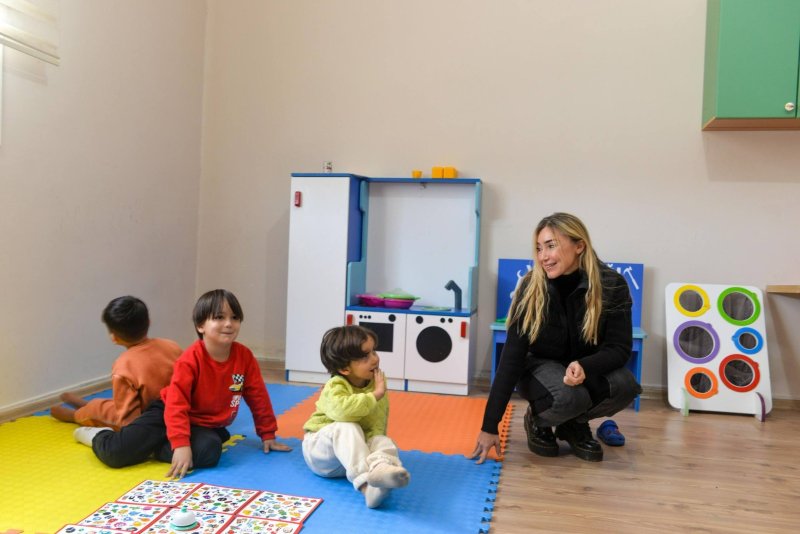 Rekortmen sporcu Şahika Ercümen Hatay’da öğrencilerle buluştu 