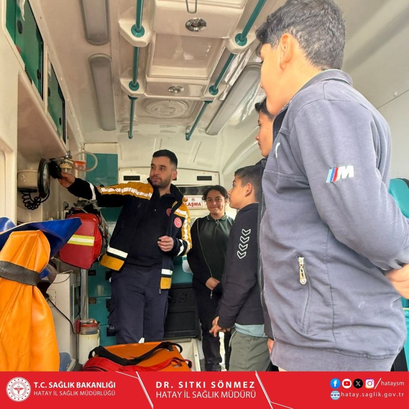 Altınözü’nde öğrencilere Minik 112 ve Minik UMKE eğitimi verdi 