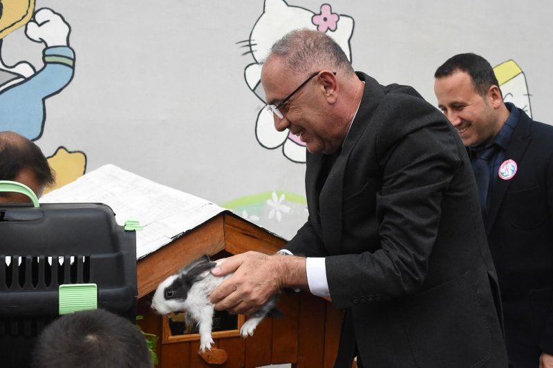 İbrahim Naci YAPAR; ÖZEL ÇOCUKLARLA BULUŞTU