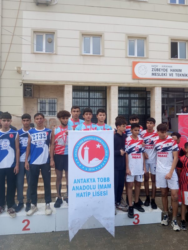 ANTAKYA TOBB ANADOLU İHL ATLETİZMDE ZİRVEDE