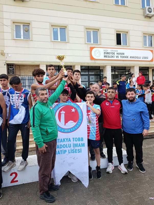 ANTAKYA TOBB ANADOLU İHL ATLETİZMDE ZİRVEDE