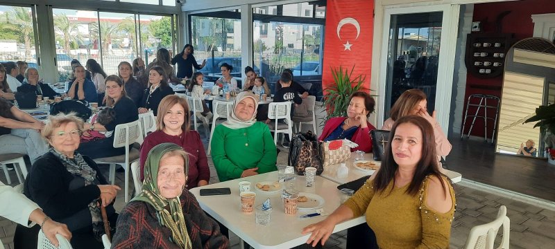 TÜRK ANNELER DERNEĞİ ÖĞRETMENLERİ ONURLANDIRDI