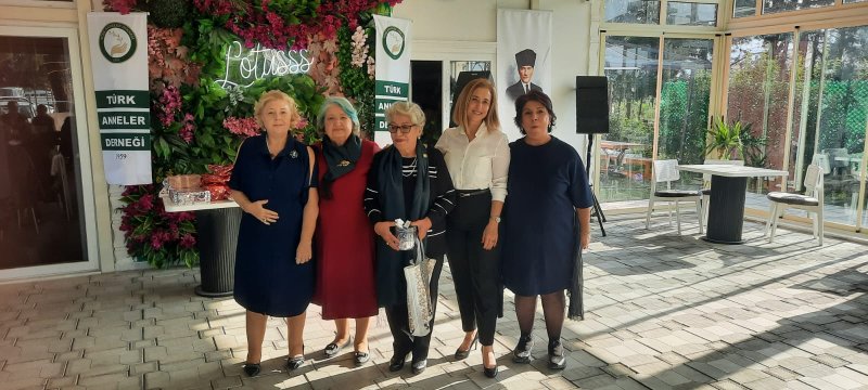 TÜRK ANNELER DERNEĞİ ÖĞRETMENLERİ ONURLANDIRDI