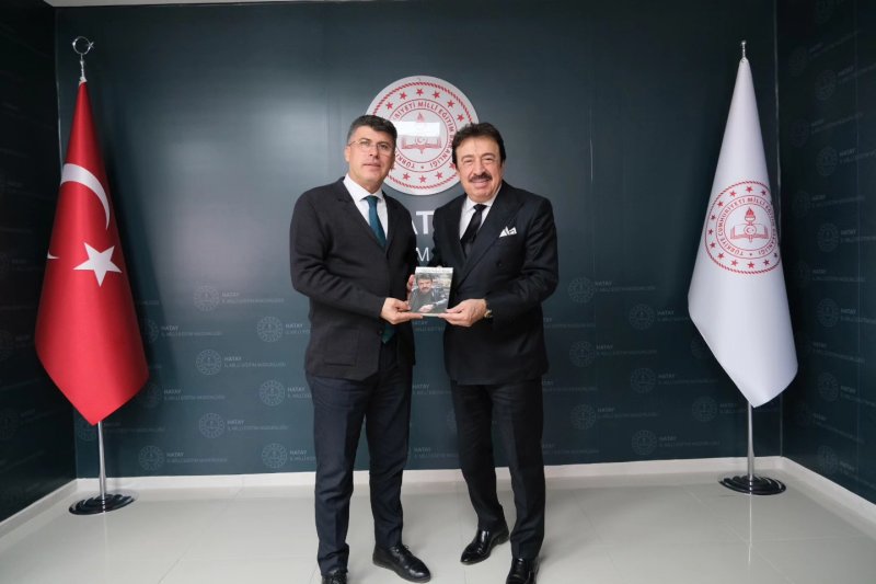 YÜKSELİŞ’TEN HATAY SANAT HAYATINA ÖNEMLİ KATKI AHMET SELÇUK İLKAN’DAN HATAY MEM’E ZİYARET