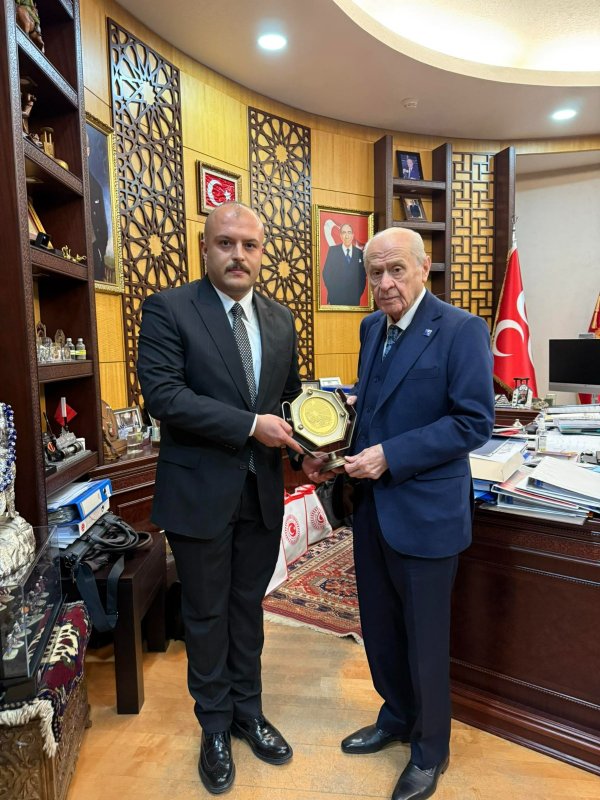 BAŞKAN ÇELİK’TEN BAHÇELİ’YE ANLAMLI HEDİYE