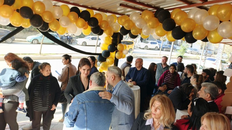 Cumhuriyet Halk Partisi Hatay Milletvekili Mehmet Güzelmansur, CHP Antakya Kadın Kolları Başkanı Şükran Koçak, CHP önceki dönem İskenderun Belediye Başkan Adayı Yılmaz Şahutoğlu, Hatay Sevgi ve Şefkate Muhtaç Çocukları Koruma Derneği Başkanı Serpil Öğüt, Serinyol Esnaf ve Sanatkârlar Odası Başkanı Mehmet Karamutlu