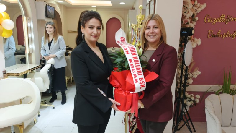 Cumhuriyet Halk Partisi Hatay Milletvekili Mehmet Güzelmansur, CHP Antakya Kadın Kolları Başkanı Şükran Koçak, CHP önceki dönem İskenderun Belediye Başkan Adayı Yılmaz Şahutoğlu, Hatay Sevgi ve Şefkate Muhtaç Çocukları Koruma Derneği Başkanı Serpil Öğüt, Serinyol Esnaf ve Sanatkârlar Odası Başkanı Mehmet Karamutlu