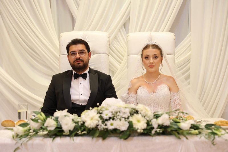 BAŞKAN YAPAR OĞLUNU EVLENDİRDİ