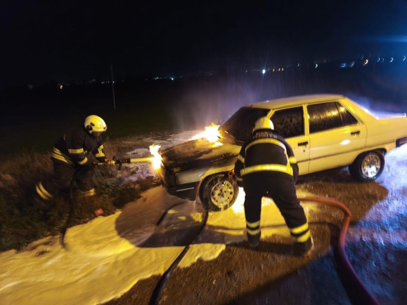 Antakya’da araç yangında hasar aldı 