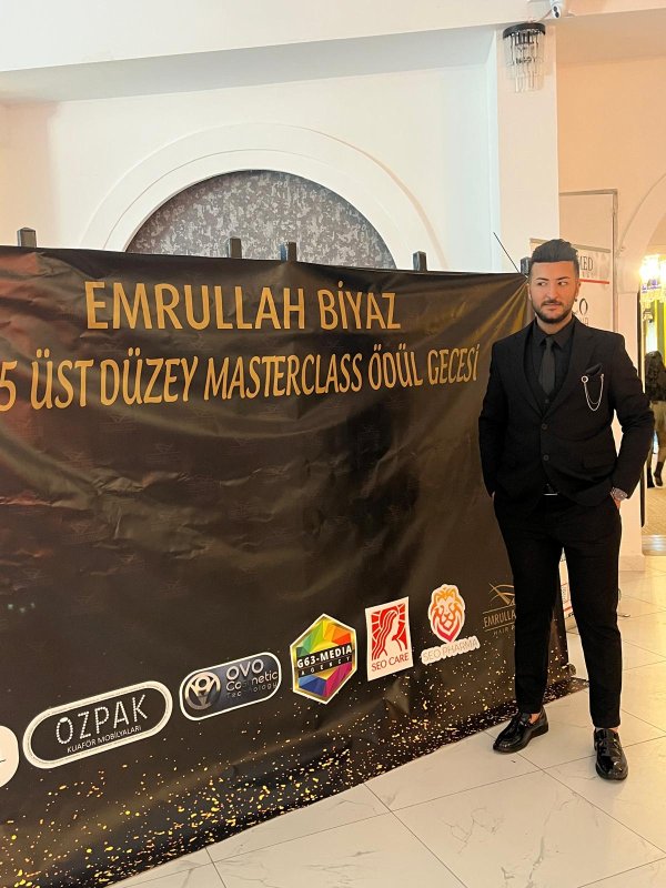 EMRULLAH BİYAZ SAÇLARA FISILDAYAN USTA