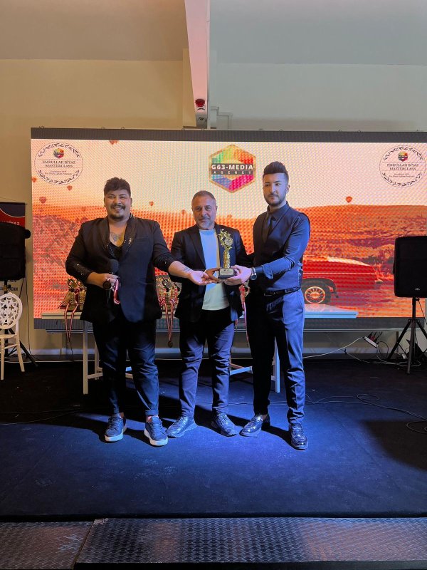 EMRULLAH BİYAZ SAÇLARA FISILDAYAN USTA