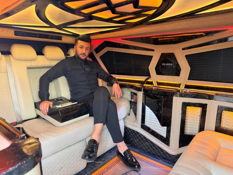 EMRULLAH BİYAZ SAÇLARA FISILDAYAN USTA