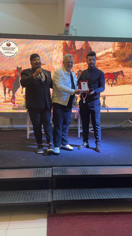 EMRULLAH BİYAZ SAÇLARA FISILDAYAN USTA