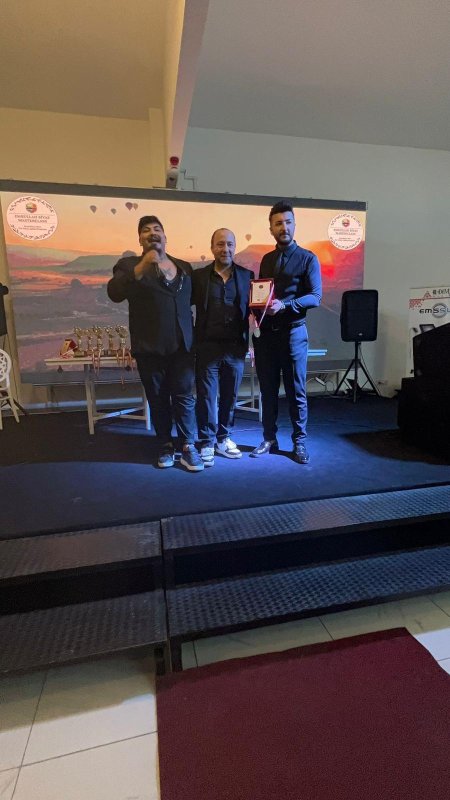 EMRULLAH BİYAZ SAÇLARA FISILDAYAN USTA