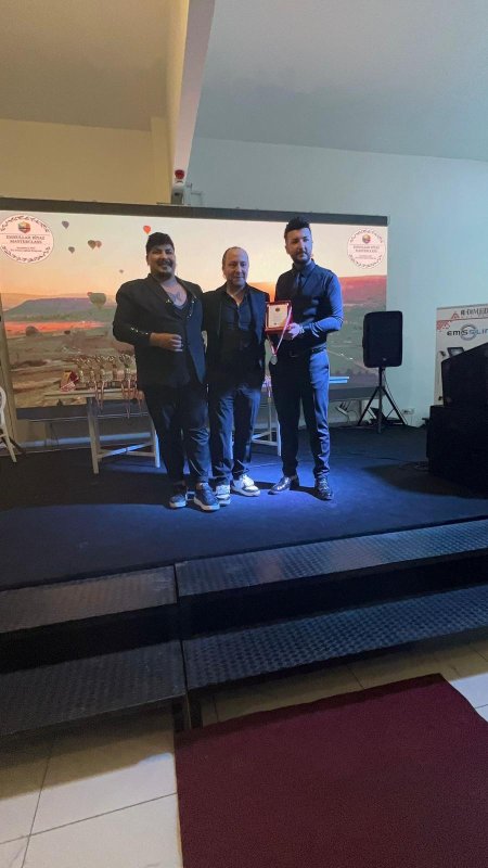 EMRULLAH BİYAZ SAÇLARA FISILDAYAN USTA