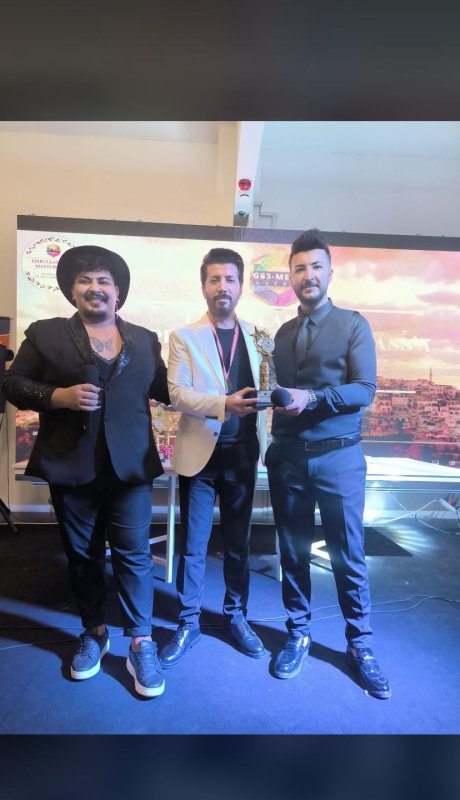 EMRULLAH BİYAZ SAÇLARA FISILDAYAN USTA