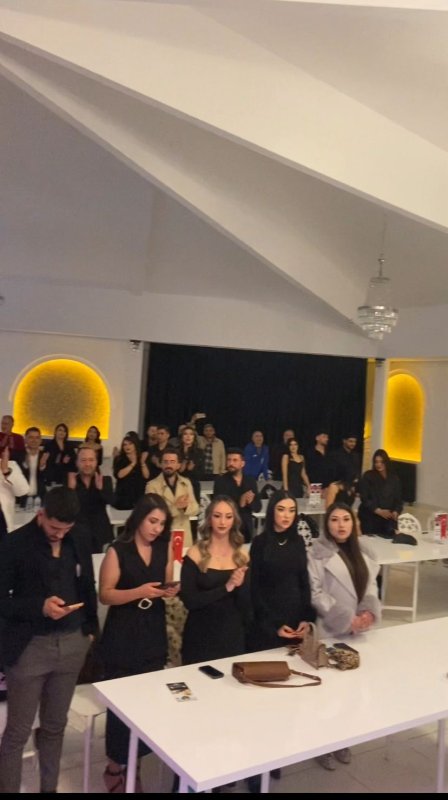 EMRULLAH BİYAZ SAÇLARA FISILDAYAN USTA